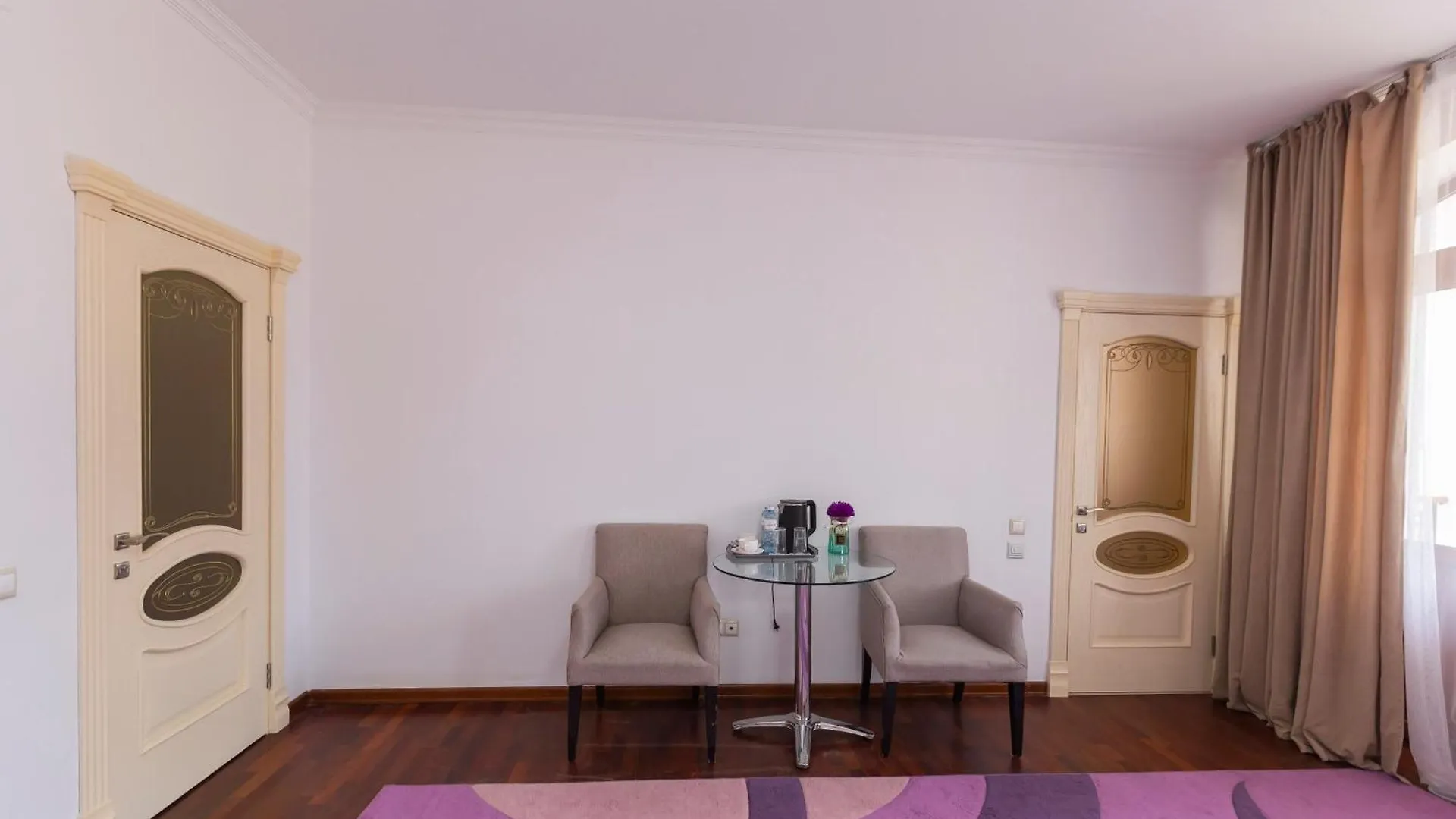 Five Villas Hotel Алматы