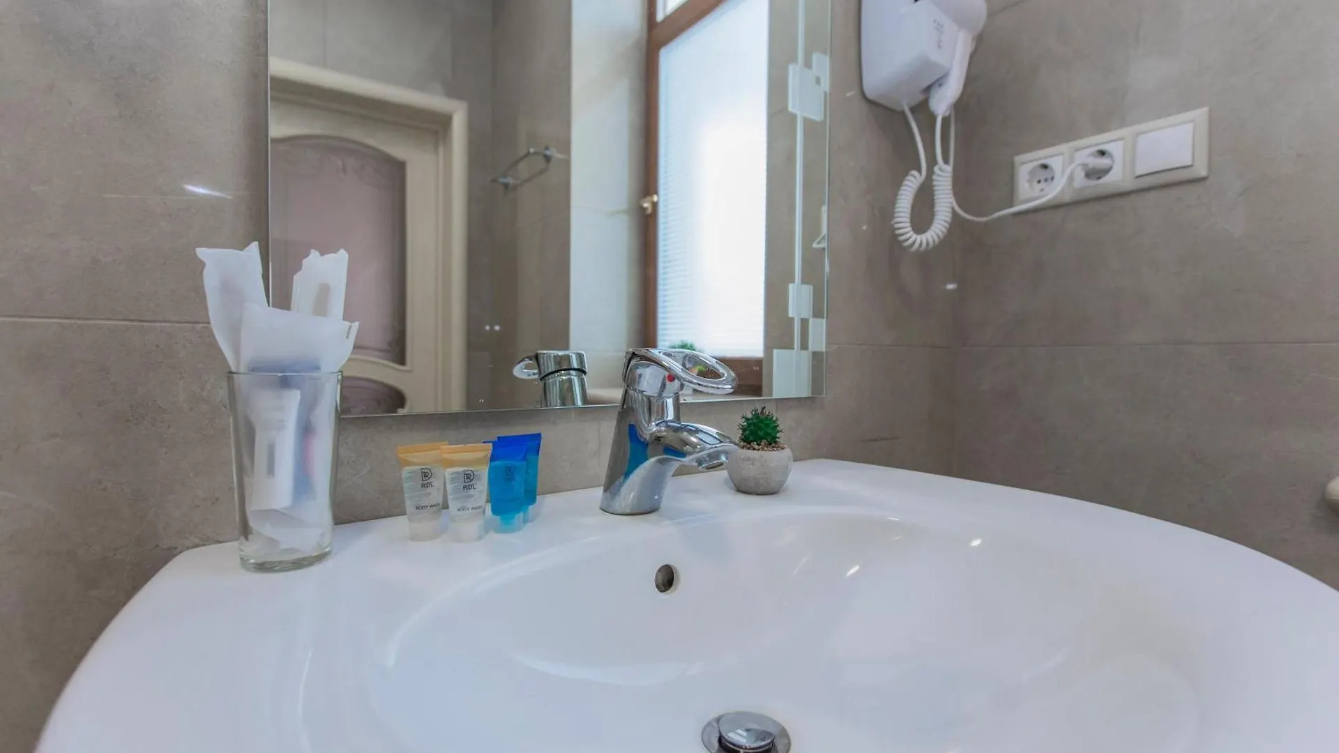 Five Villas Hotel Алматы