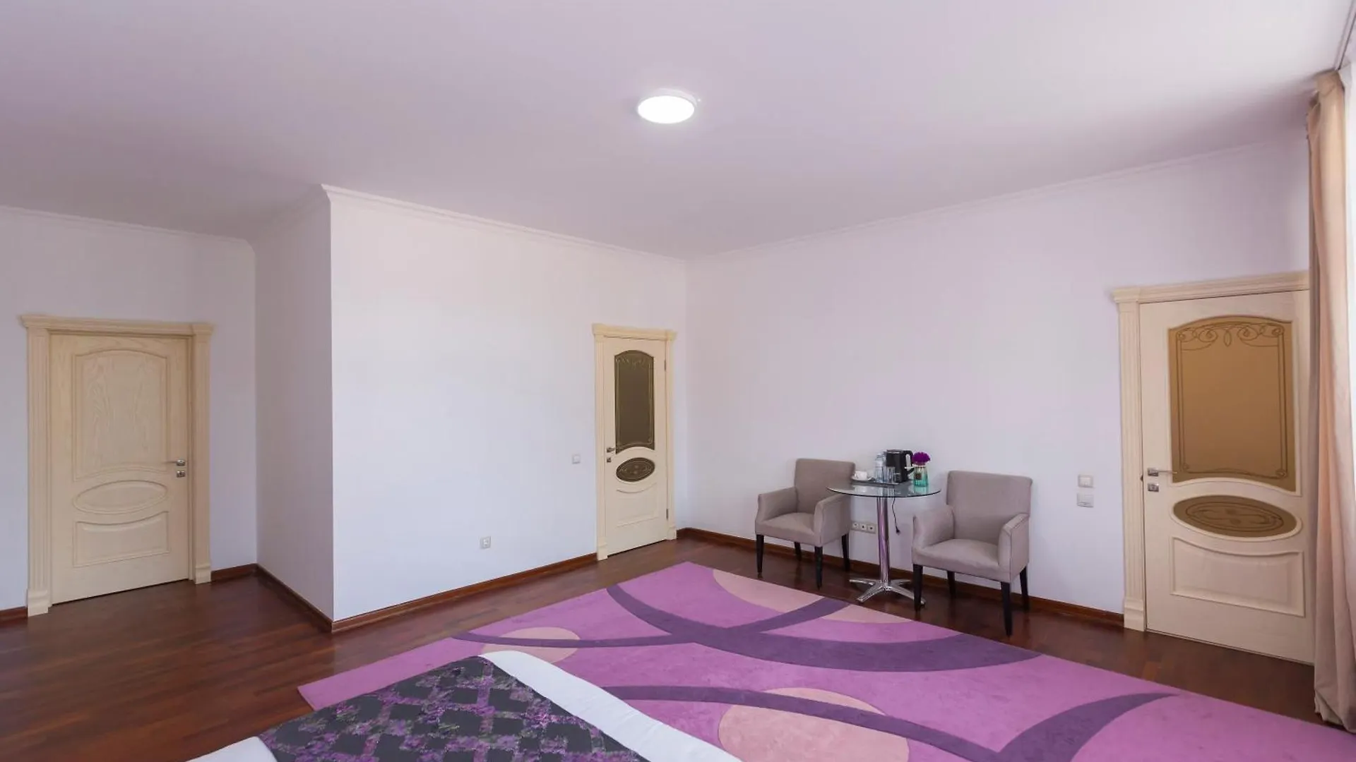 Five Villas Hotel Алматы