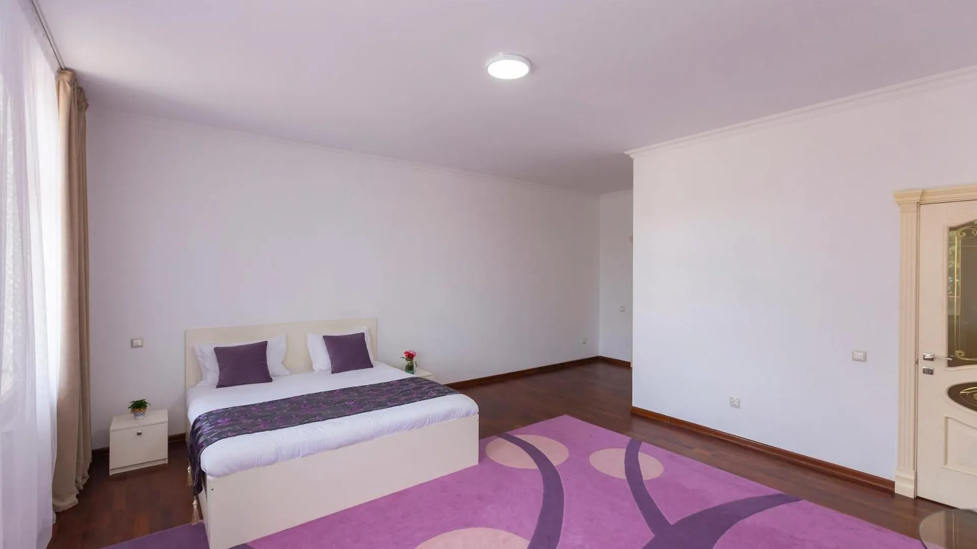 Five Villas Hotel Алматы