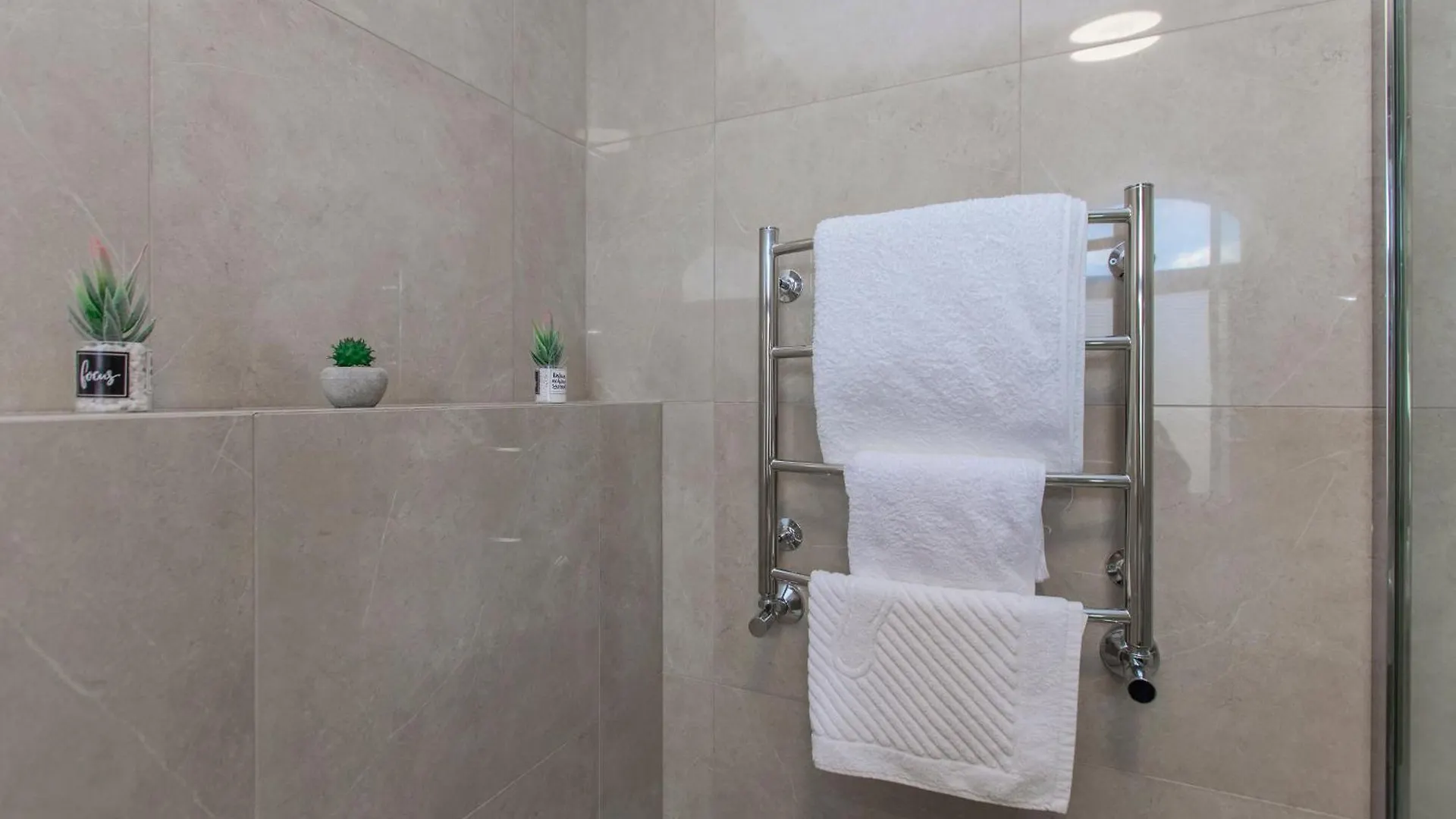 Five Villas Hotel Алматы 4*,